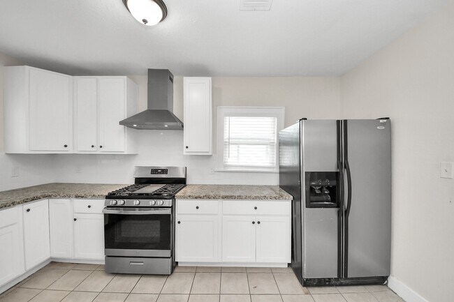 Building Photo - 2622 Rosedale St