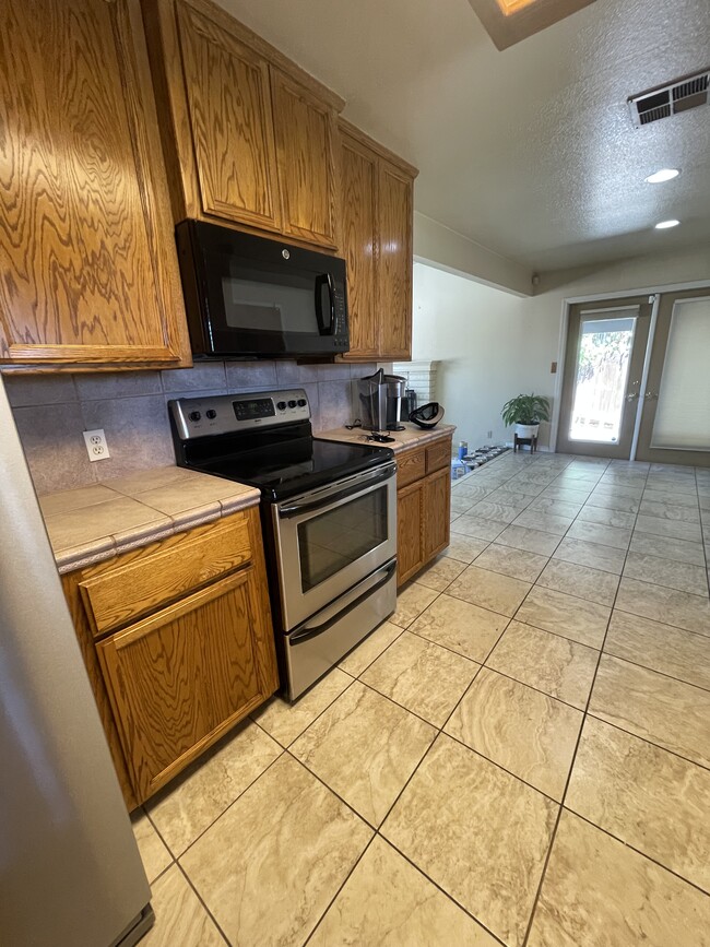 Building Photo - 3305 Sagittarius Ave