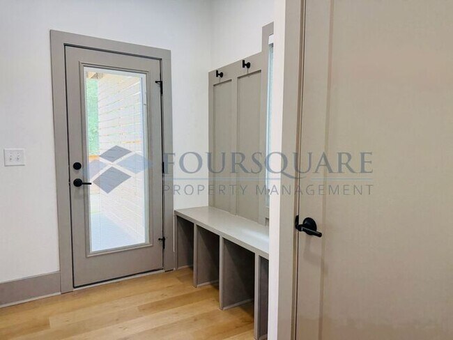 Building Photo - Modern 4-Bed / 4 Bath Townhome with Fireplace, Outdoor Spaces & Fenced Yard – Inside the Beltline...
