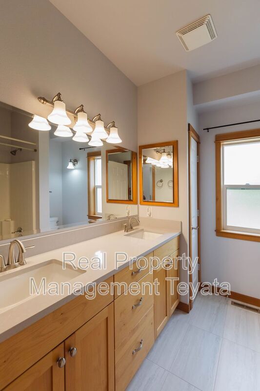 Building Photo - 5486 Salish Rd