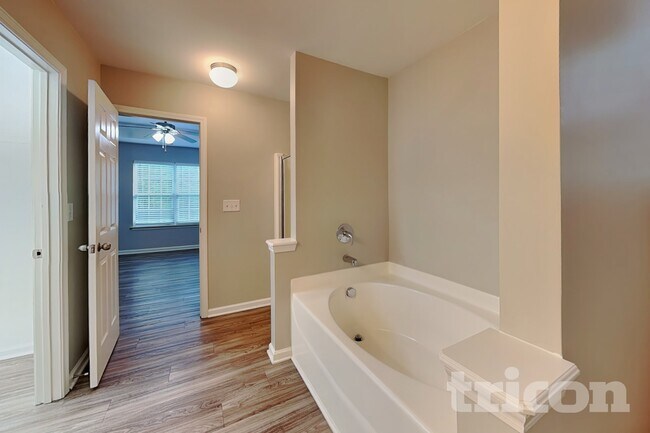 Building Photo - 6235 Leslie Drive