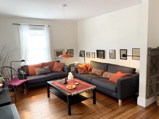 Living Room - 77 Bedford St