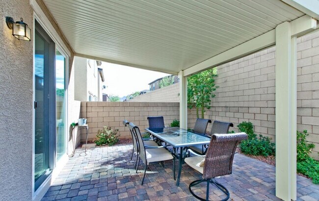 Building Photo - 945 Spiracle Ave
