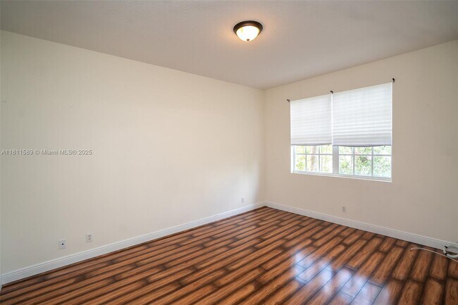 Building Photo - 2685 NE 9th Ave