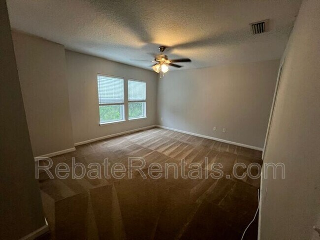 Building Photo - 824 Black Cherry Dr S