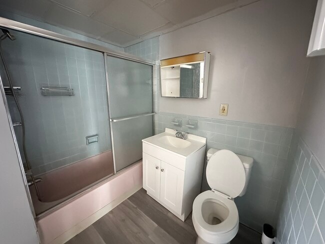 Building Photo - 820 Avery Ave