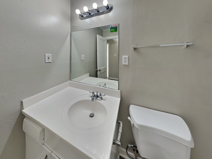 Building Photo - 2123 Raspberry Ln