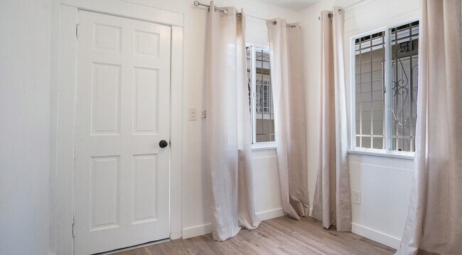 Building Photo - Lemon Avenue Triplex