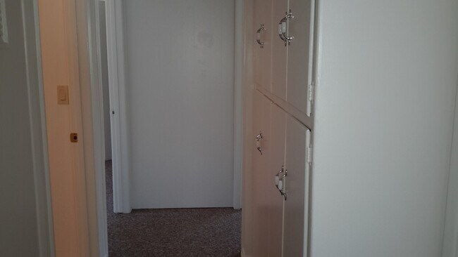 Building Photo - 131 Ramona Dr