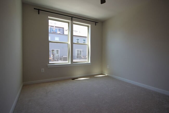 Building Photo - Well-located 2-bedroom