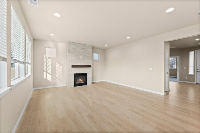 Building Photo - 16212 8th Ave E