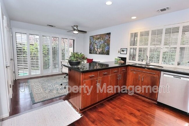 Building Photo - 2010 Promontory Point Ln