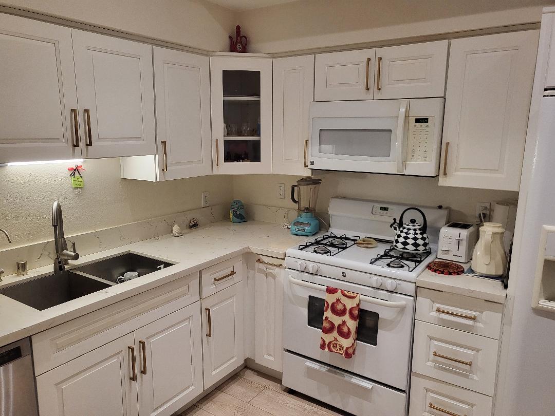 Building Photo - 5420 Sylmar Ave