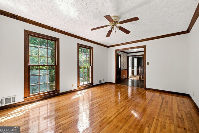 Building Photo - 965 Millbrook Ct