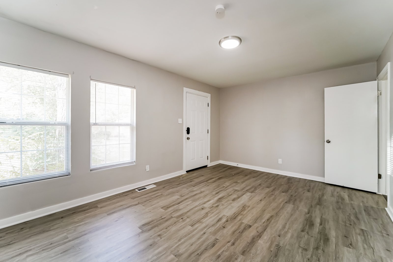 Building Photo - 3174 Charleston Dr