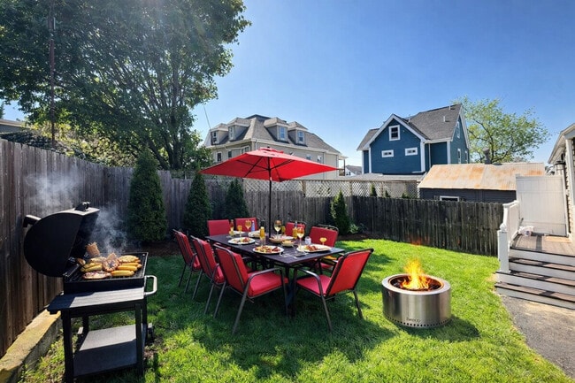 Building Photo - 22 Thurman St