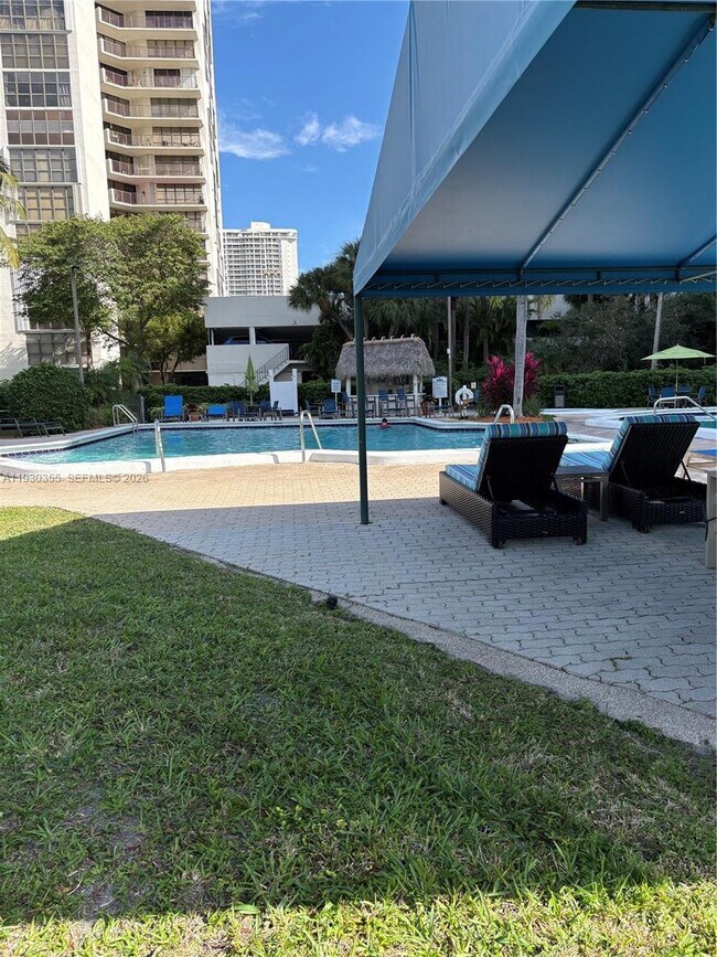 Building Photo - 18181 NE 31st Ct