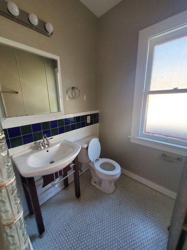 Building Photo - 2347-2349 S 10th St. (Duplex)