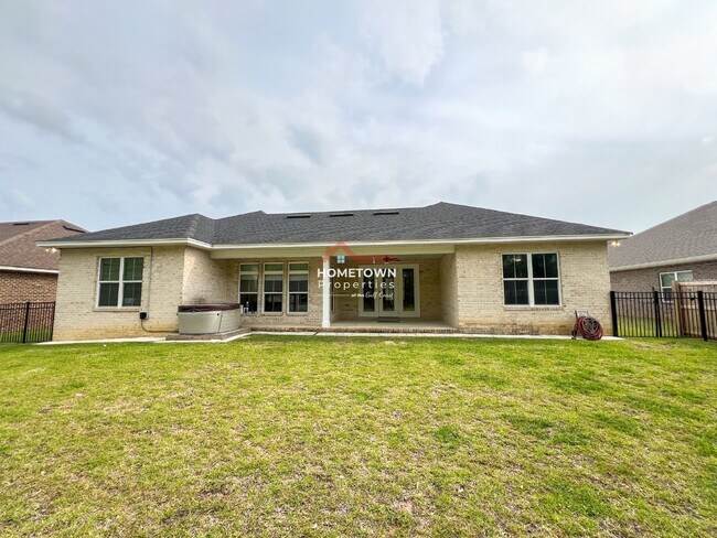 Building Photo - Charming Custom-Built Home with Bonus Room...