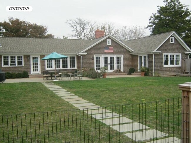Building Photo - 61 Meadow Way