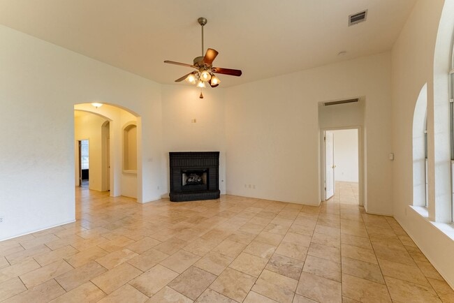 Building Photo - Alluring 3bd/2ba Lakeline Oaks Home in Cedar Park!