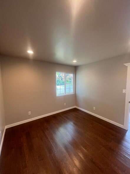 Building Photo - 621 Frandale Ave