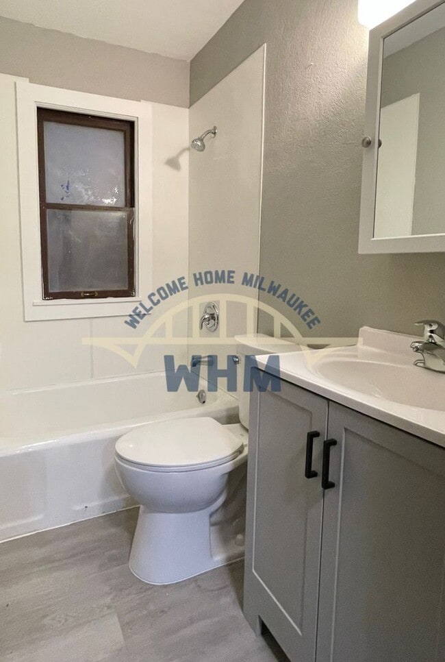 Building Photo - 5748 N 40th St