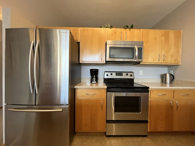 Building Photo - Top-Floor Pearl District Condo with Floor-to-Ceiling Windows, Courtyard Views & In-Unit Washer/Dryer