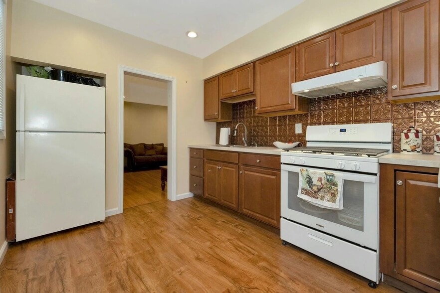 Building Photo - 19 Conger Ave