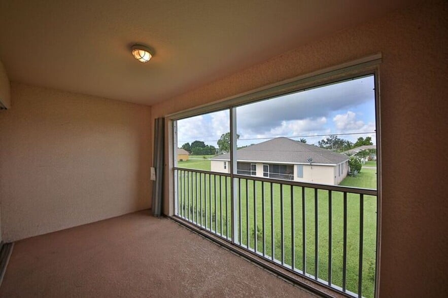 Building Photo - Santa Barbara Villas - Move in Special