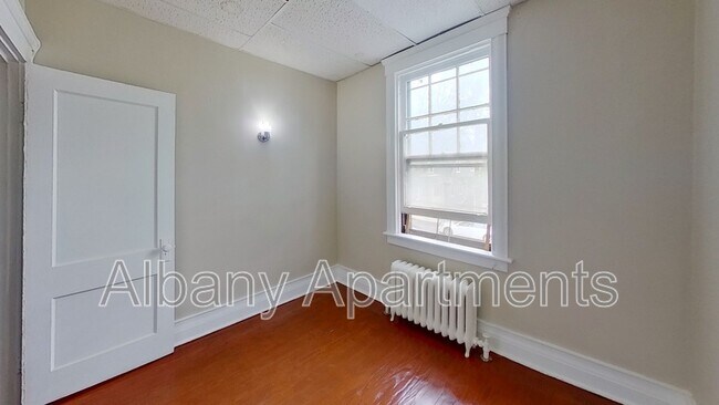 Building Photo - 566 Park Ave