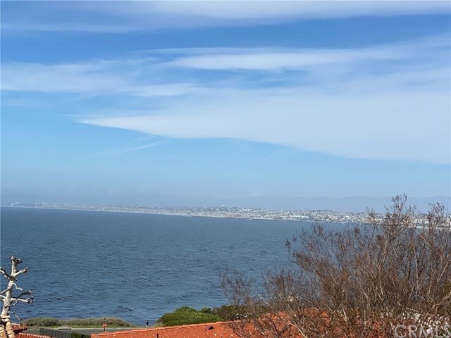 Building Photo - 557 Vía Almar