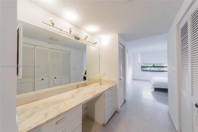 Building Photo - 121 Crandon Blvd