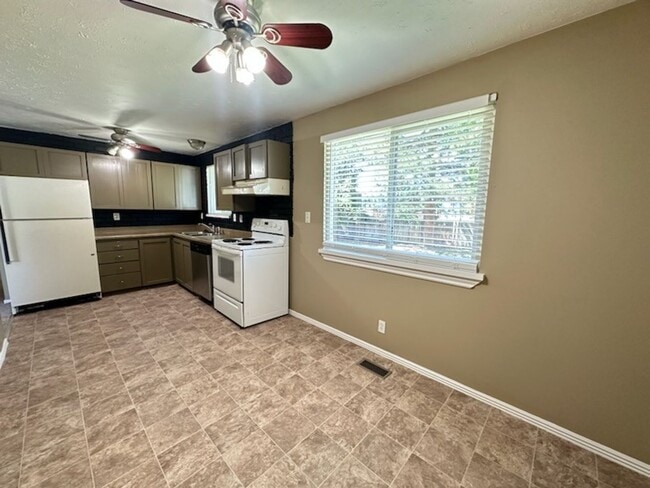 Building Photo - 6046 S 4000 W