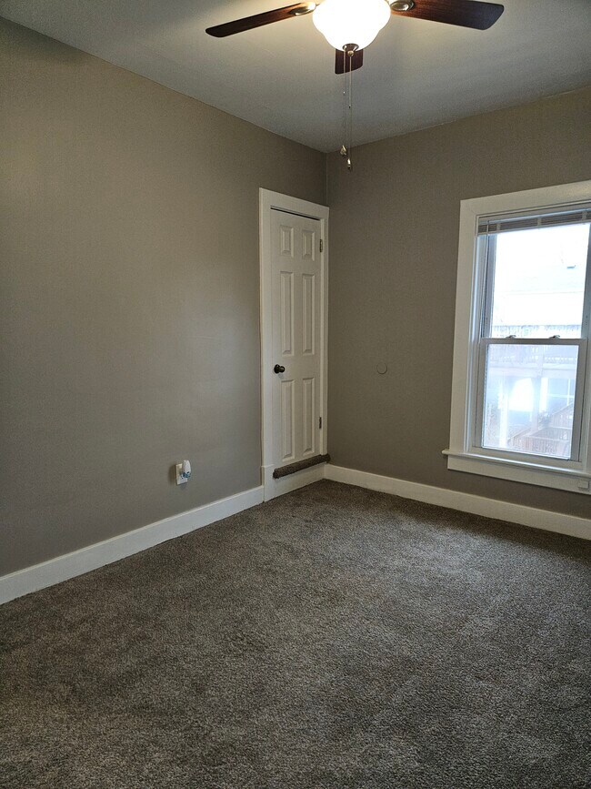 Building Photo - 1527 Niles Ave