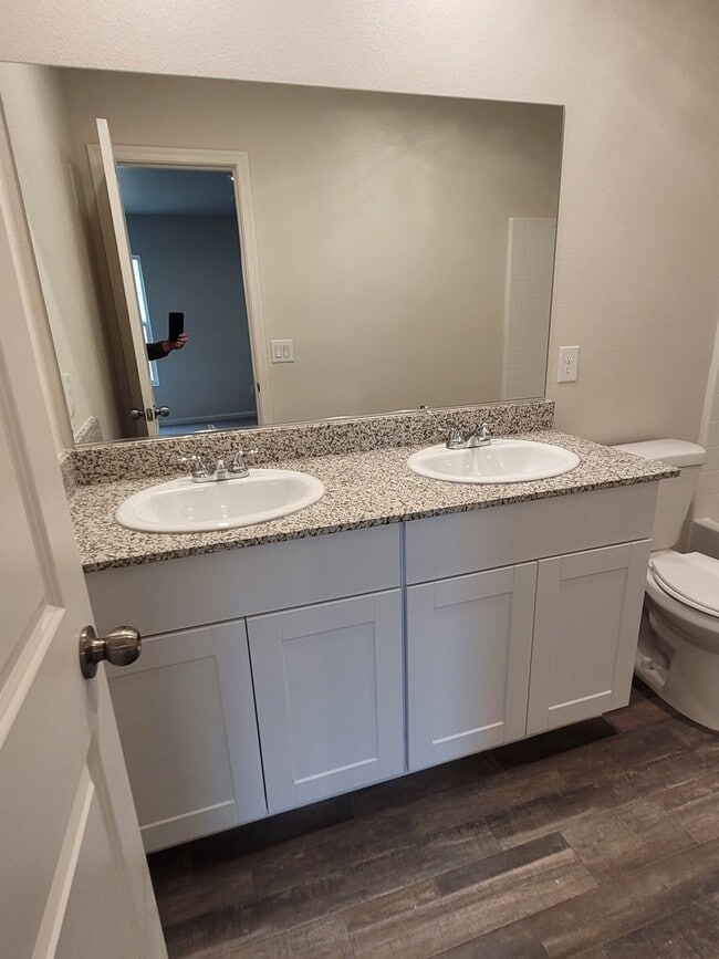Building Photo - Beautiful 3/2 bath home located in Chaparral Terrace gated community.