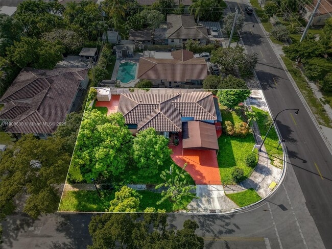 Building Photo - 6150 SW 15th St