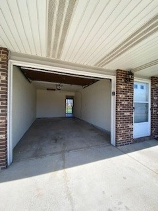 Building Photo - 1312 Co Rd 6