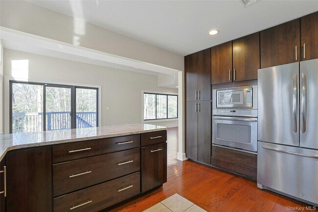 Building Photo - 300 Clausland Mountain Rd