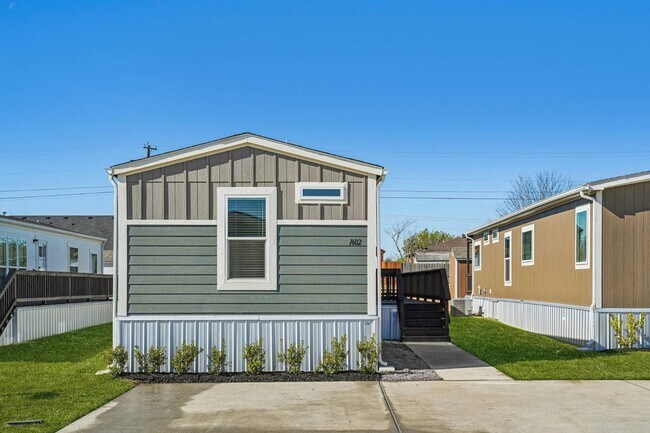 Building Photo - 1616 American Dr