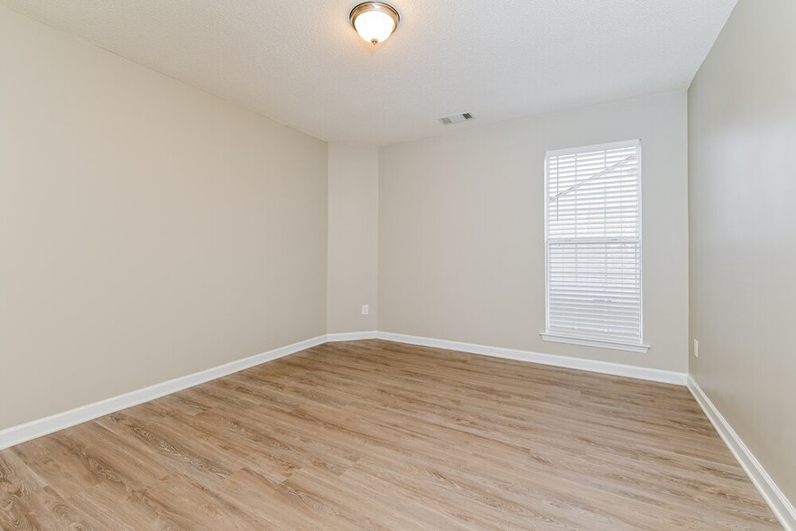 Building Photo - 5391 Katherine Village Dr