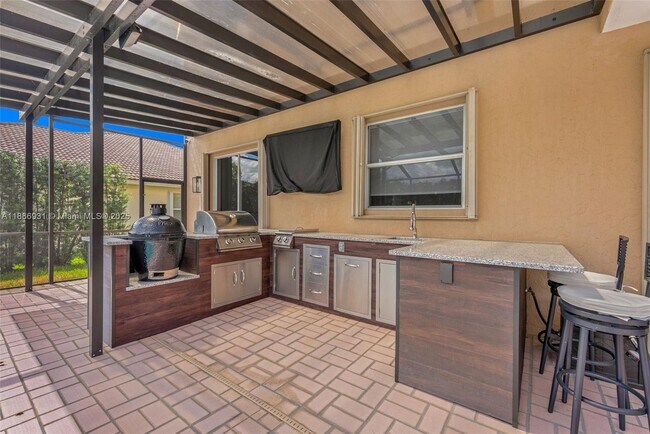 Building Photo - 420 Montclaire Dr