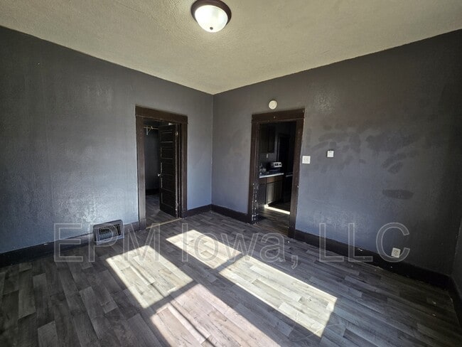 Building Photo - 206 Clay St