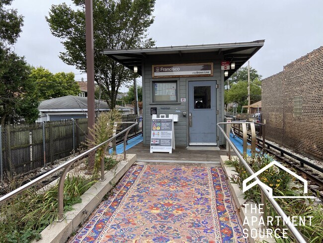 Building Photo - 4642 N Francisco Ave