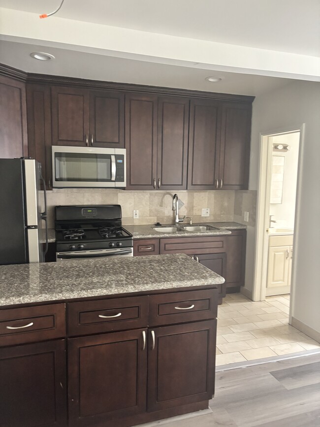 Building Photo - 151 S Crescent Dr