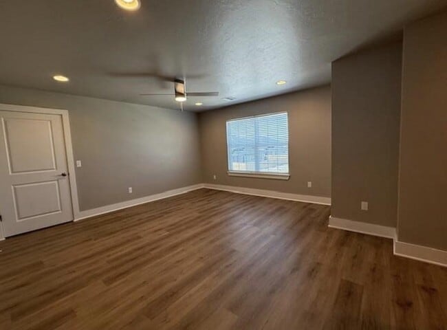 Building Photo - 604 Abadan Dr