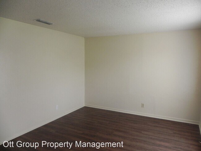 Building Photo - 2318 Andover Dr