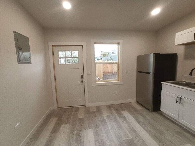 Building Photo - 4510 SE 99th Ave