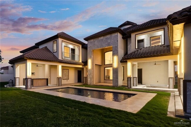 Building Photo - 45 Travis St