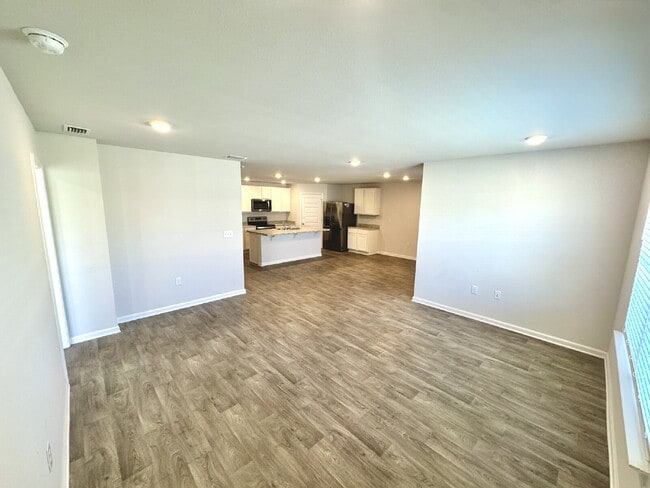 Building Photo - New rental in Brighton Oaks! Conveniently located off Hwy 231, this community conveniently close ...